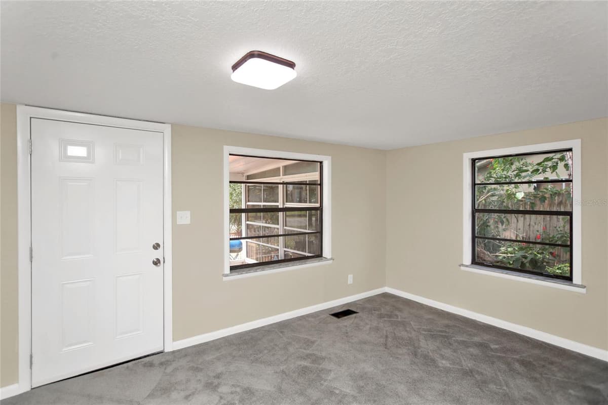 847 JASMINE AVENUE — photo 7 of 41