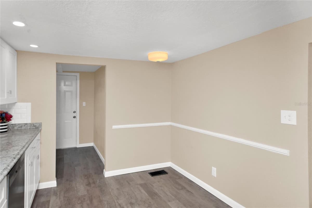 847 JASMINE AVENUE — photo 27 of 41