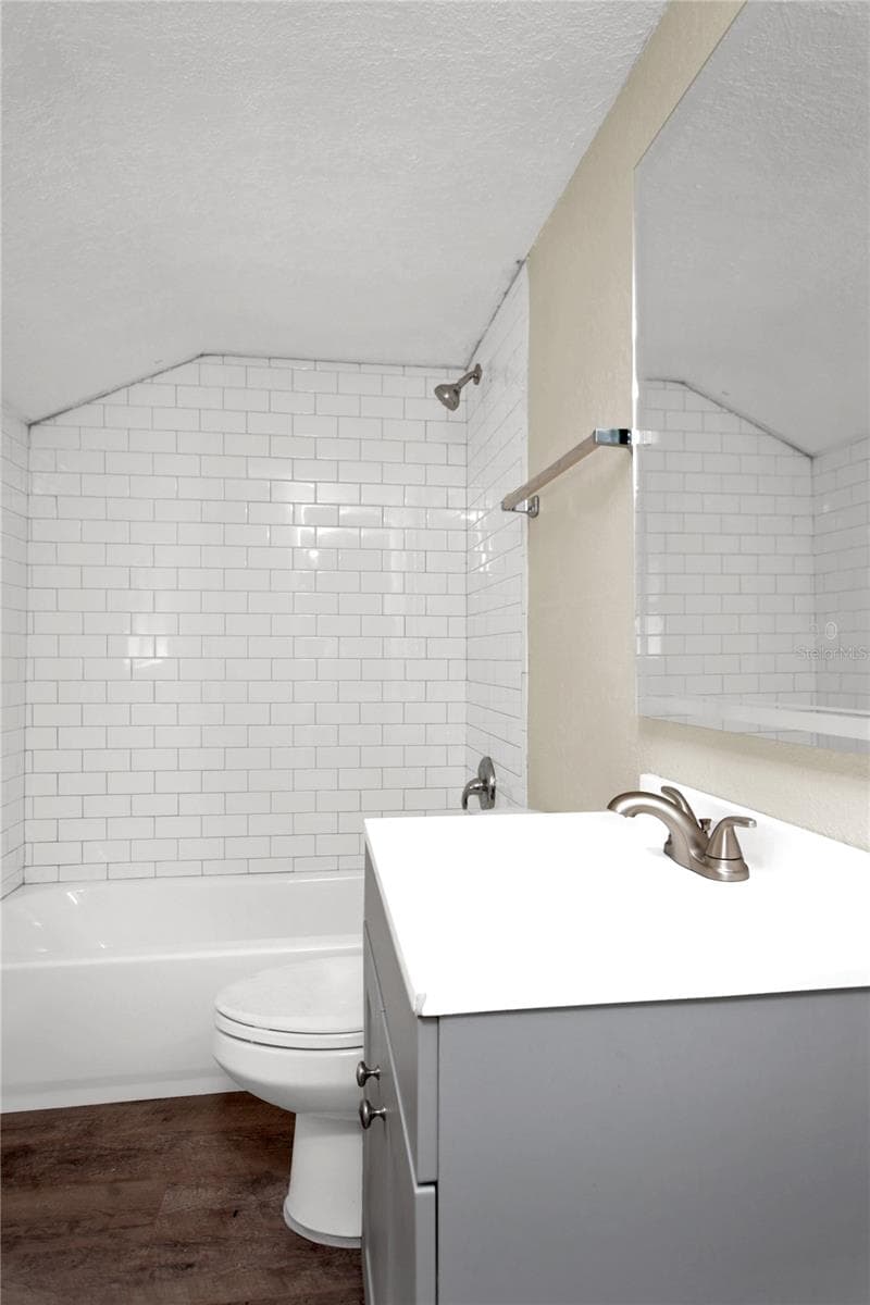 847 JASMINE AVENUE — photo 3 of 41