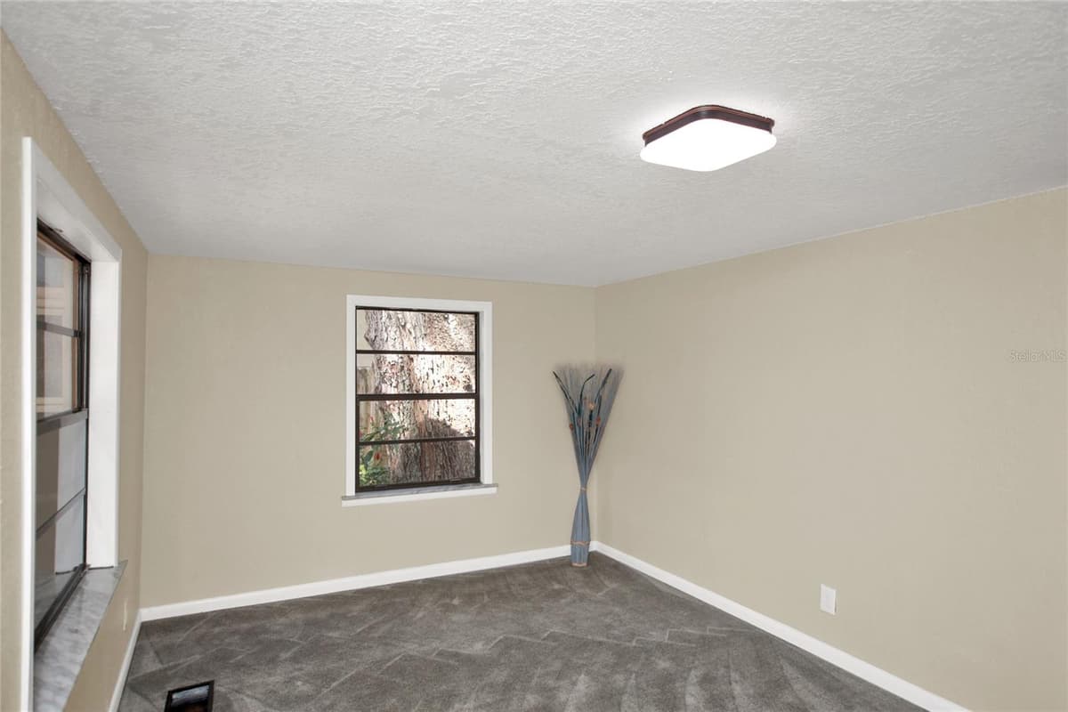 847 JASMINE AVENUE — photo 14 of 41