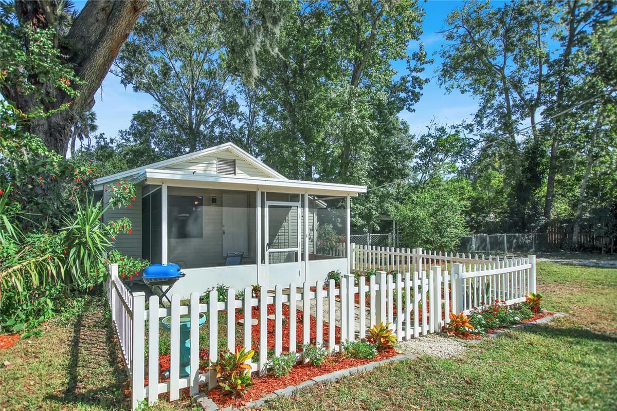 847 JASMINE AVENUE — photo 32 of 41
