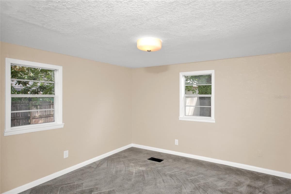 847 JASMINE AVENUE — photo 17 of 41