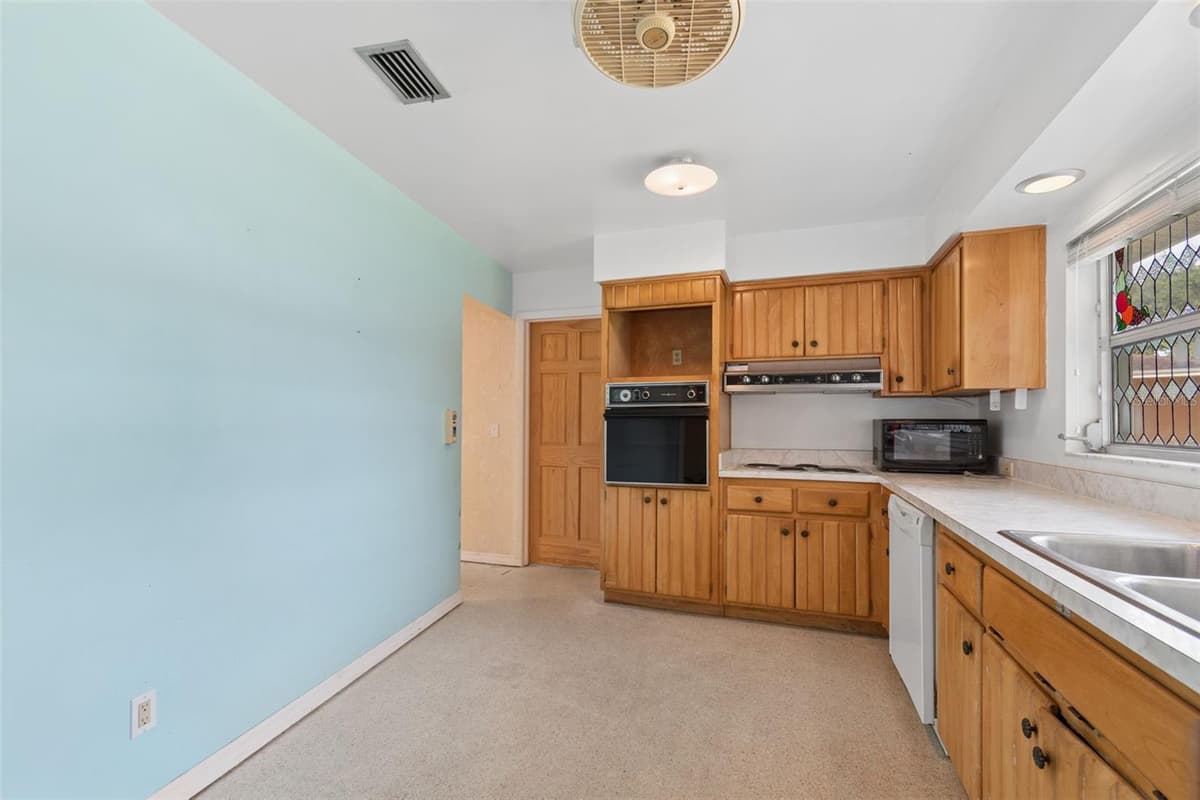 11435 OVAL DRIVE — photo 13 of 50