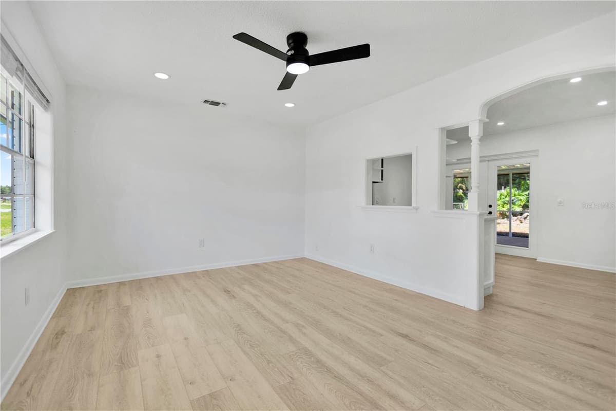 6625 HATCHER ROAD — photo 3 of 41
