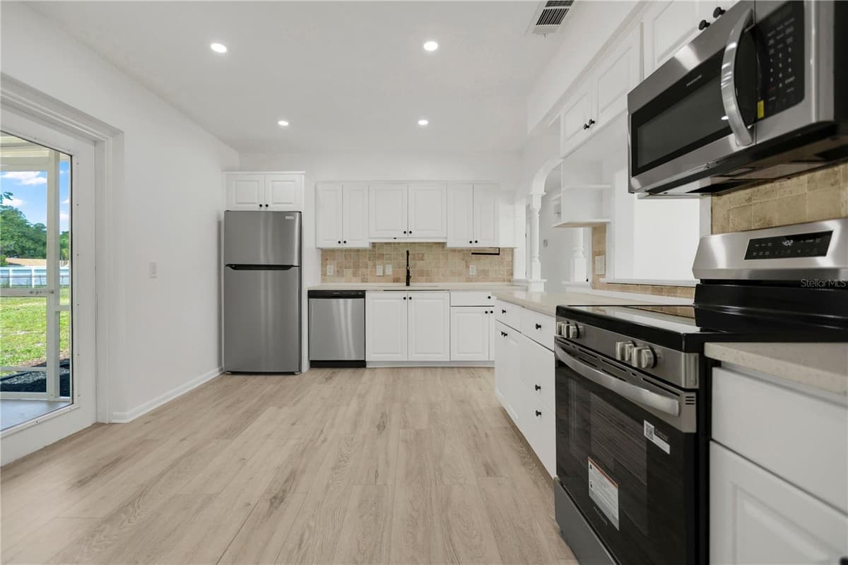 6625 HATCHER ROAD — photo 7 of 41