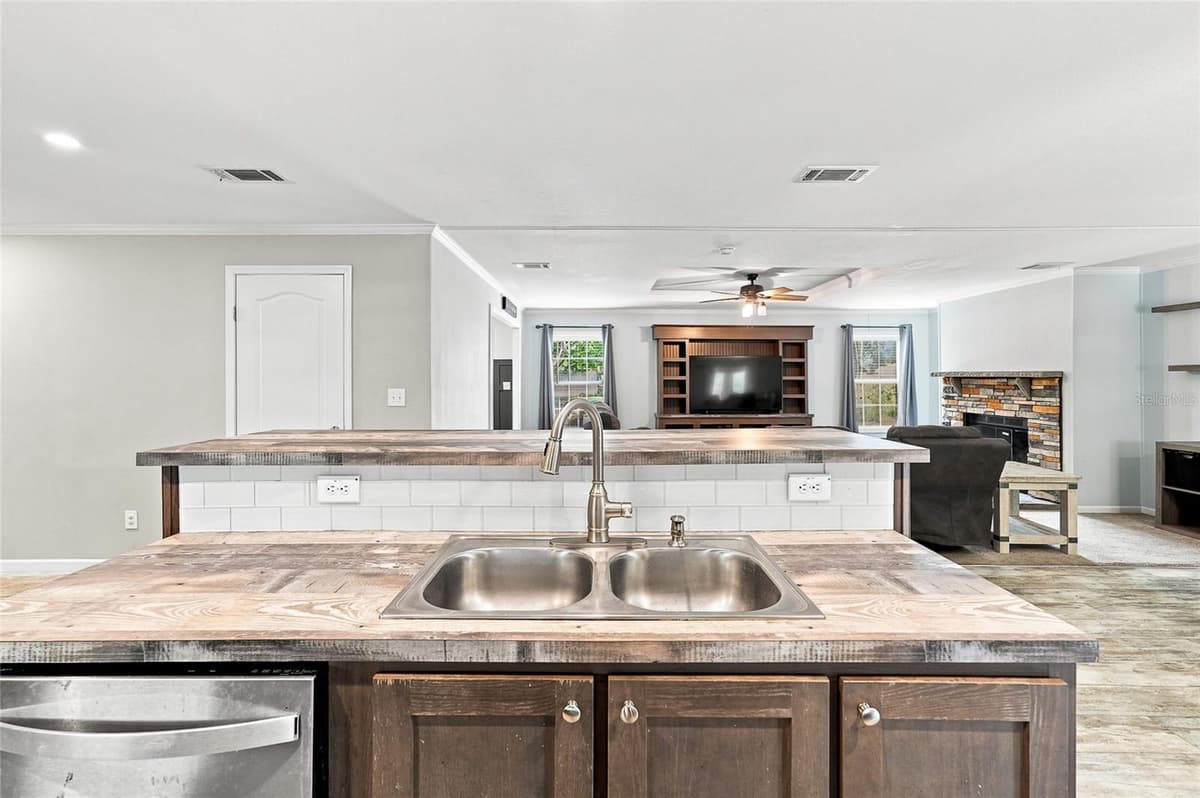 6839 LUMBERTON ROAD — photo 18 of 60