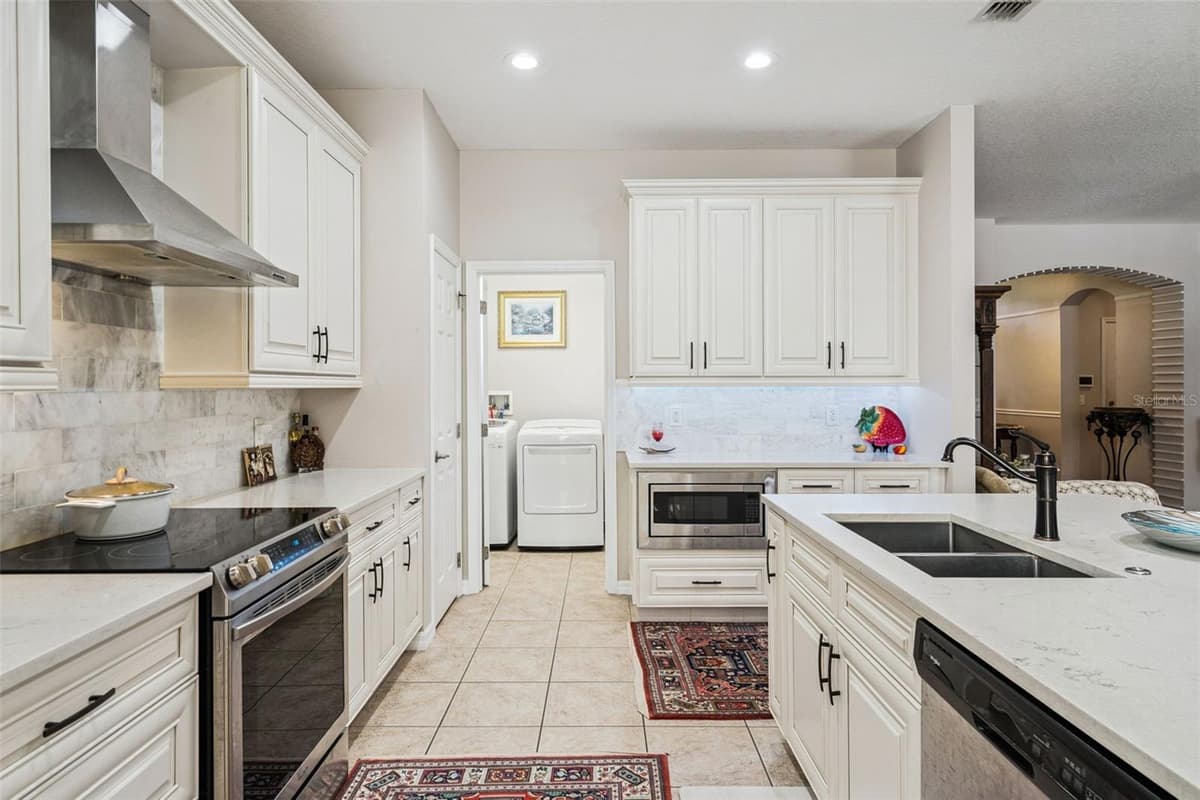 3918 WATERSEND DRIVE — photo 18 of 48