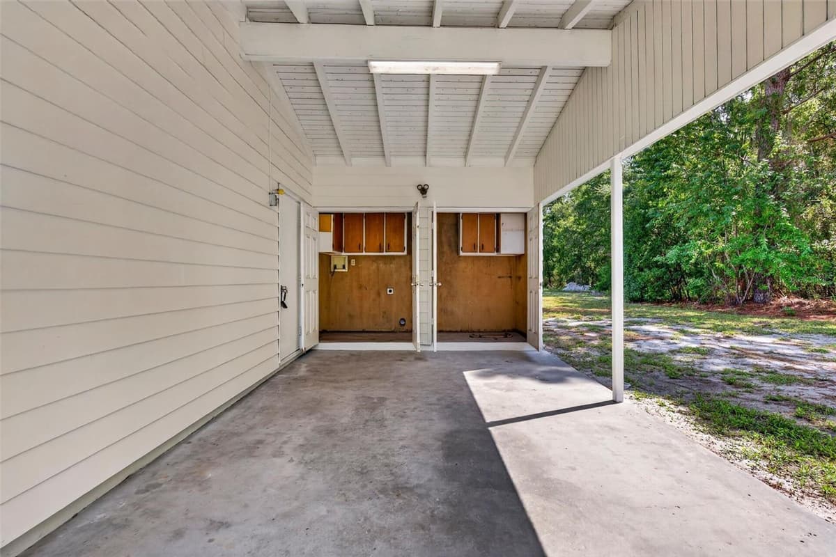 7502 POND CIRCLE — photo 34 of 73