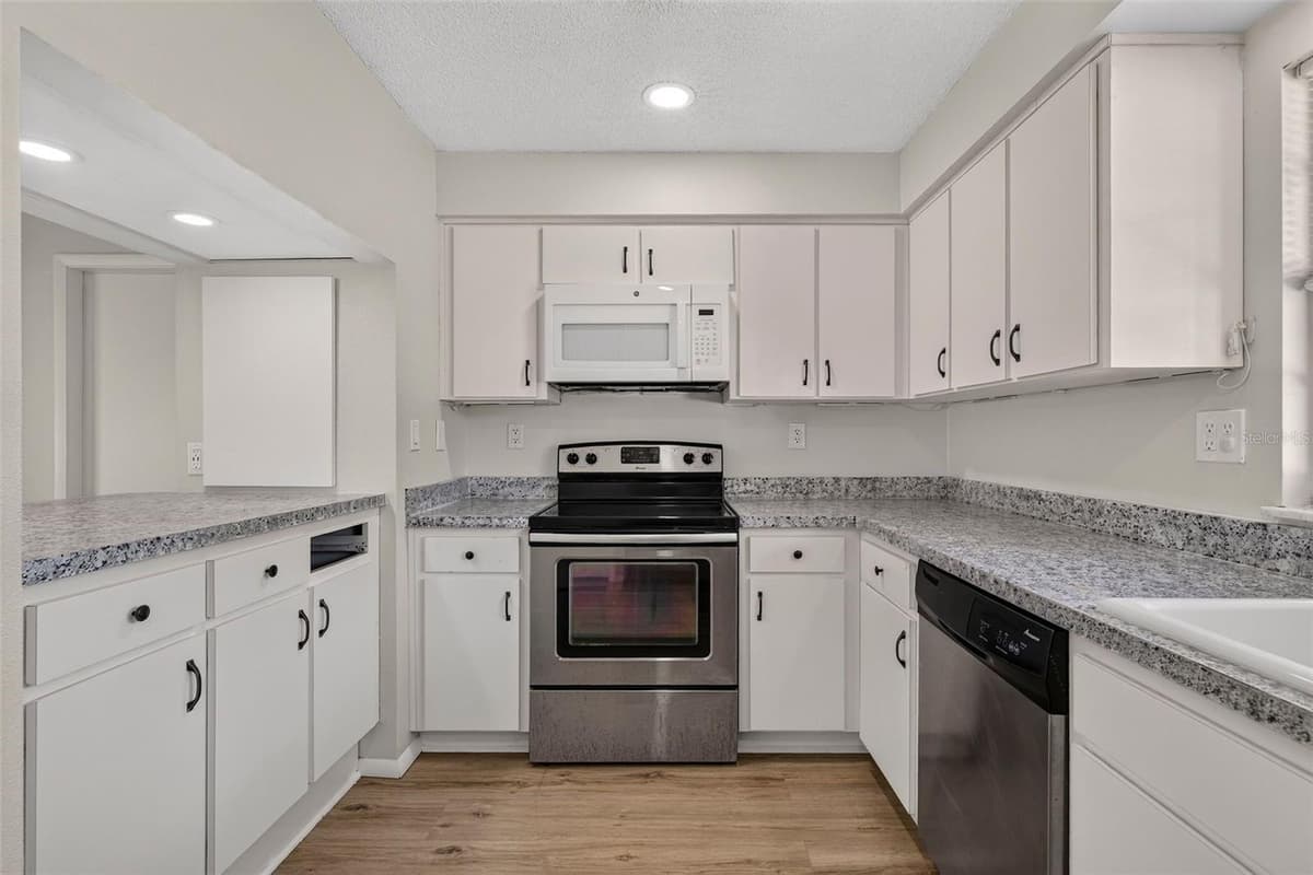 7502 POND CIRCLE — photo 16 of 73