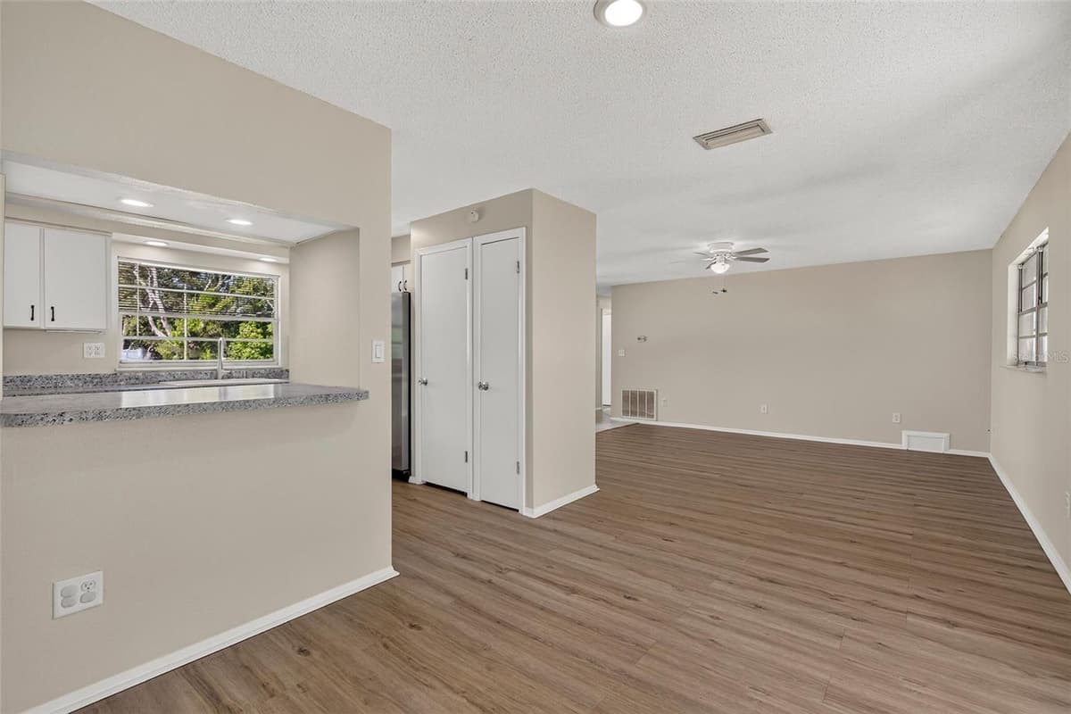 7502 POND CIRCLE — photo 11 of 73