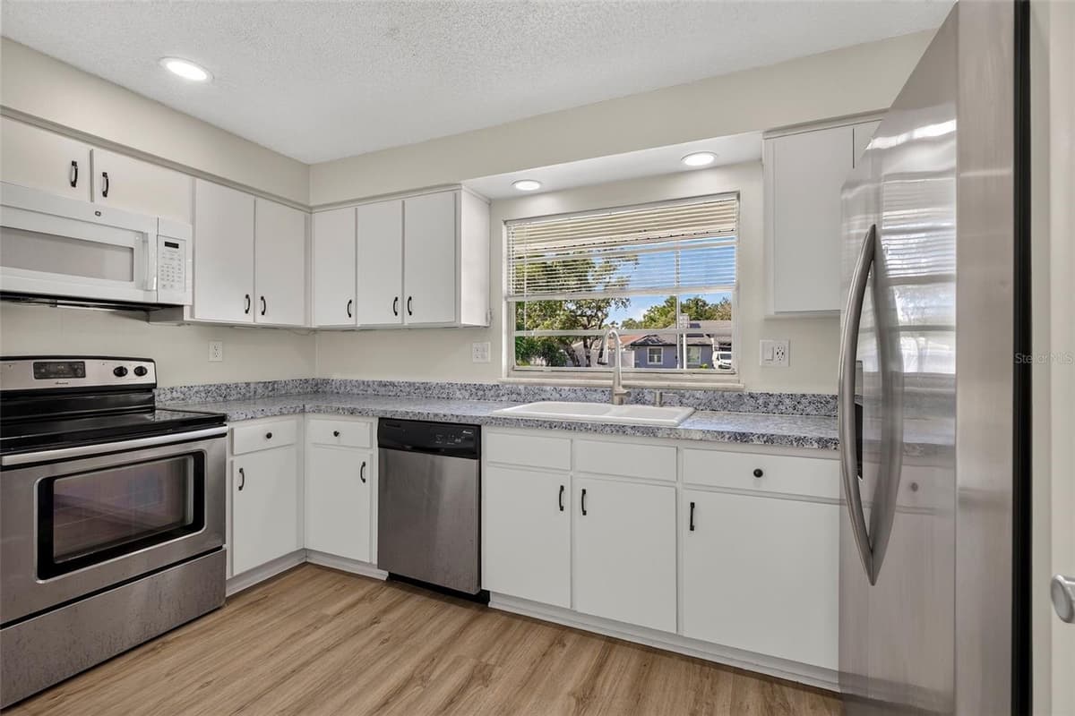 7502 POND CIRCLE — photo 14 of 73