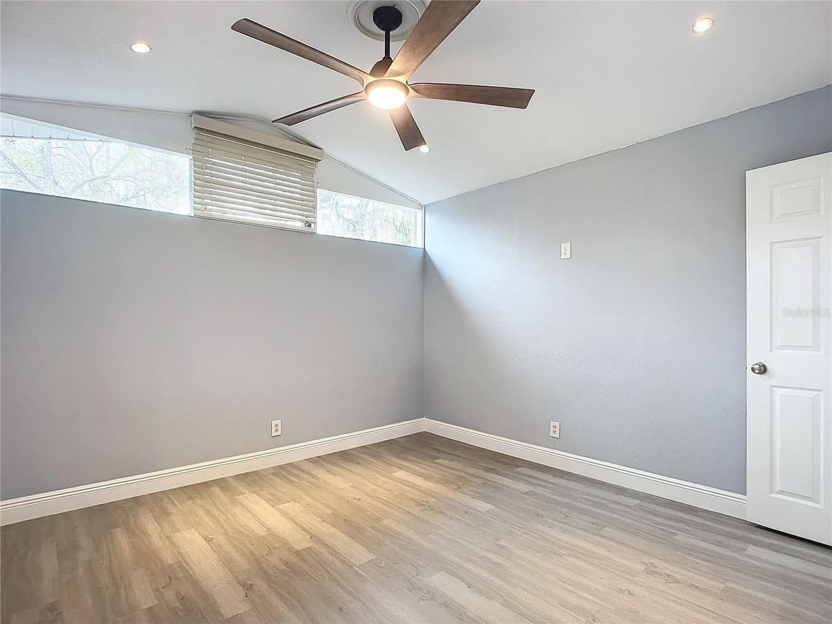 608 POWERS AVENUE — photo 14 of 27