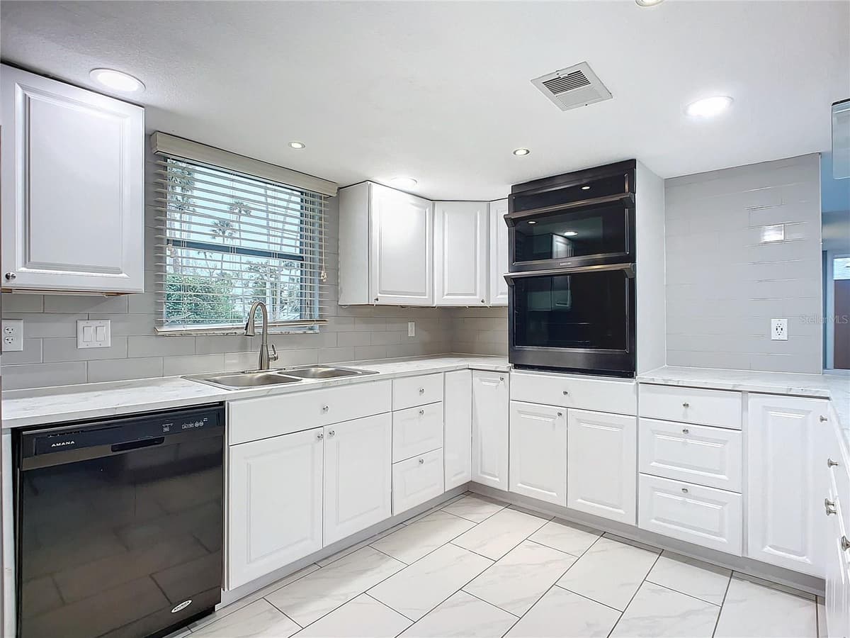 608 POWERS AVENUE — photo 18 of 27
