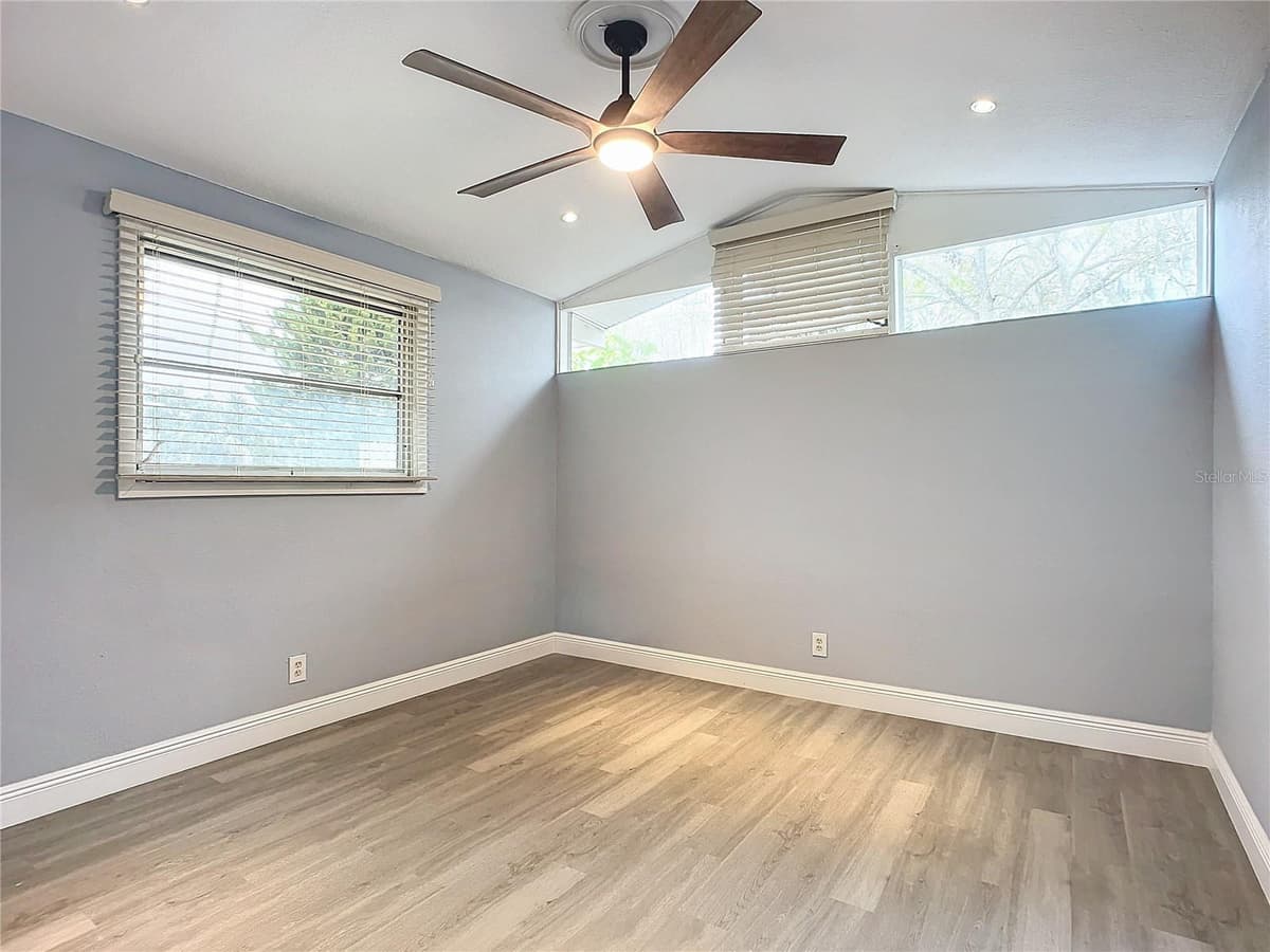 608 POWERS AVENUE — photo 16 of 27