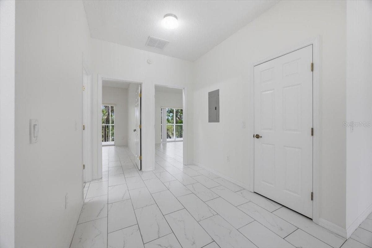 3157 SUN LAKE COURT — photo 14 of 37
