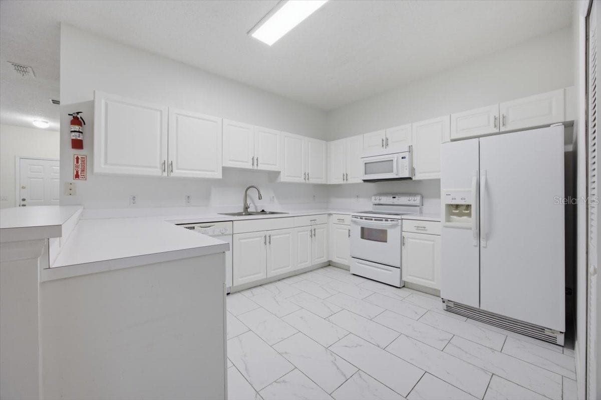 3157 SUN LAKE COURT — photo 13 of 37