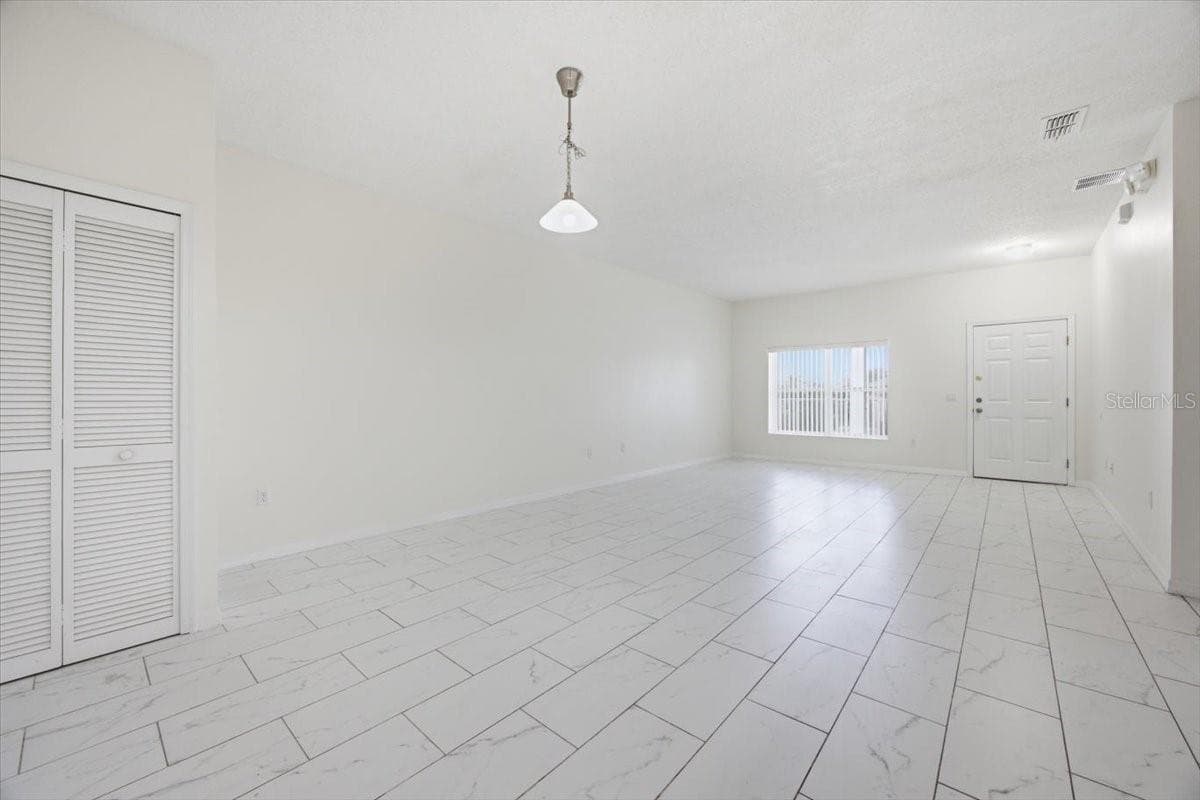 3157 SUN LAKE COURT — photo 8 of 37