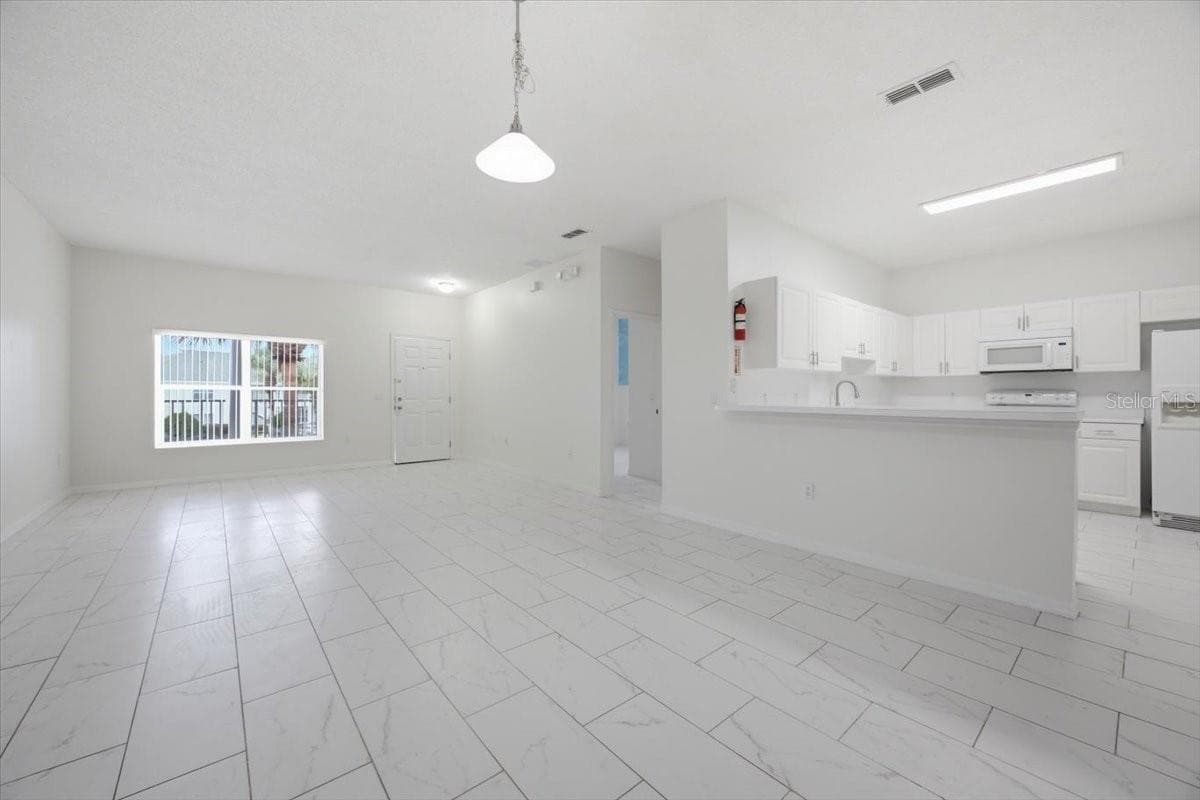 3157 SUN LAKE COURT — photo 7 of 37