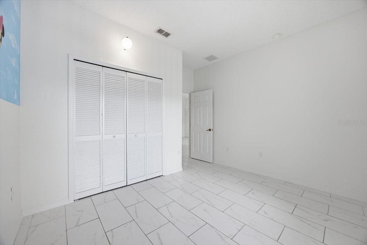 3157 SUN LAKE COURT — photo 10 of 37