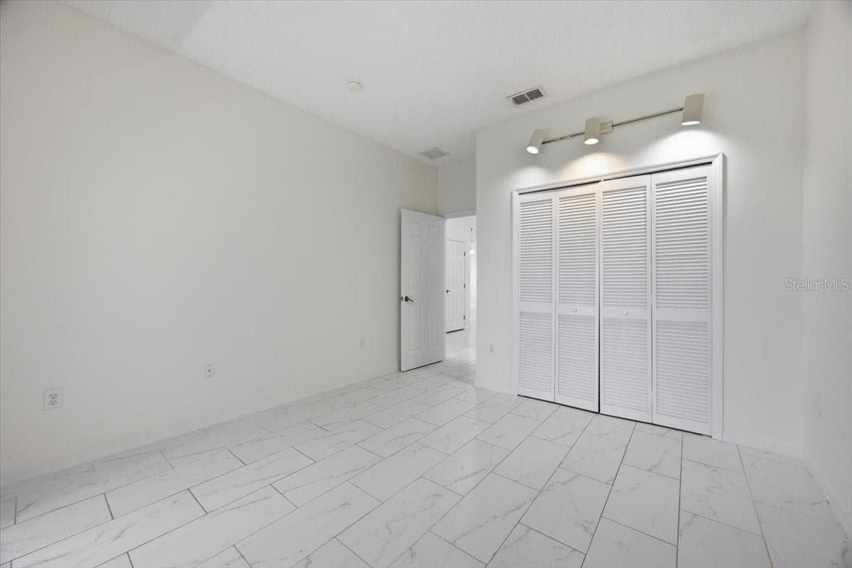3157 SUN LAKE COURT — photo 16 of 37