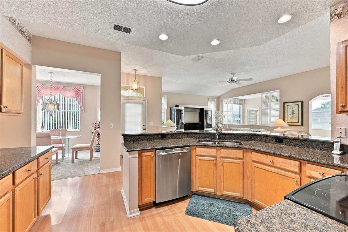 2339 NANTUCKET DRIVE — photo 17 of 91