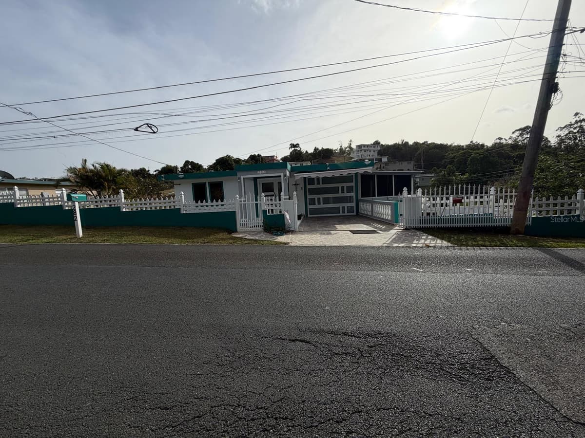 282 AVE. FELIX RIOS — photo 34 of 35