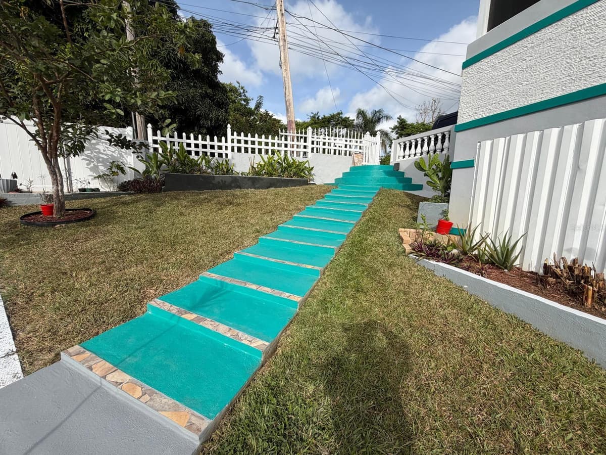 282 AVE. FELIX RIOS — photo 35 of 35