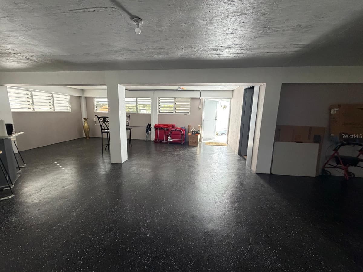 282 AVE. FELIX RIOS — photo 32 of 35