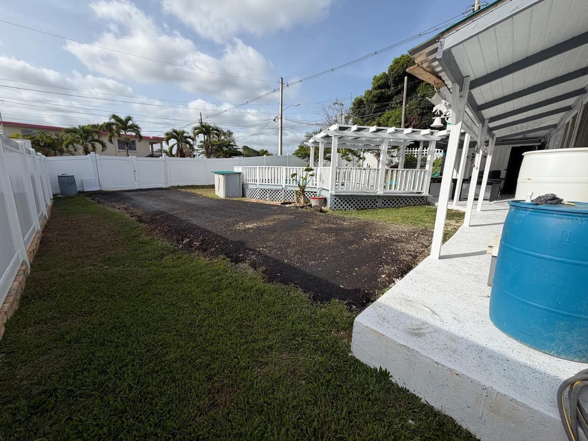 282 AVE. FELIX RIOS — photo 15 of 35