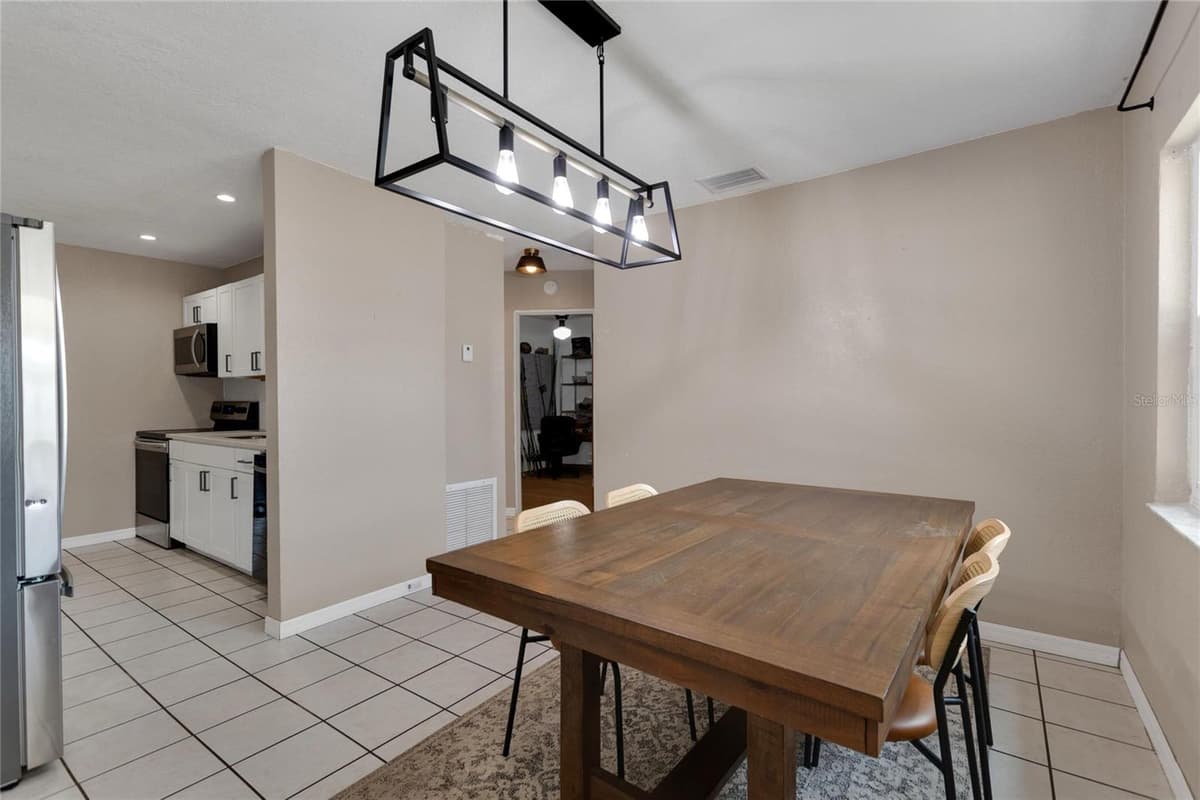 217 ROSE STREET — photo 3 of 19