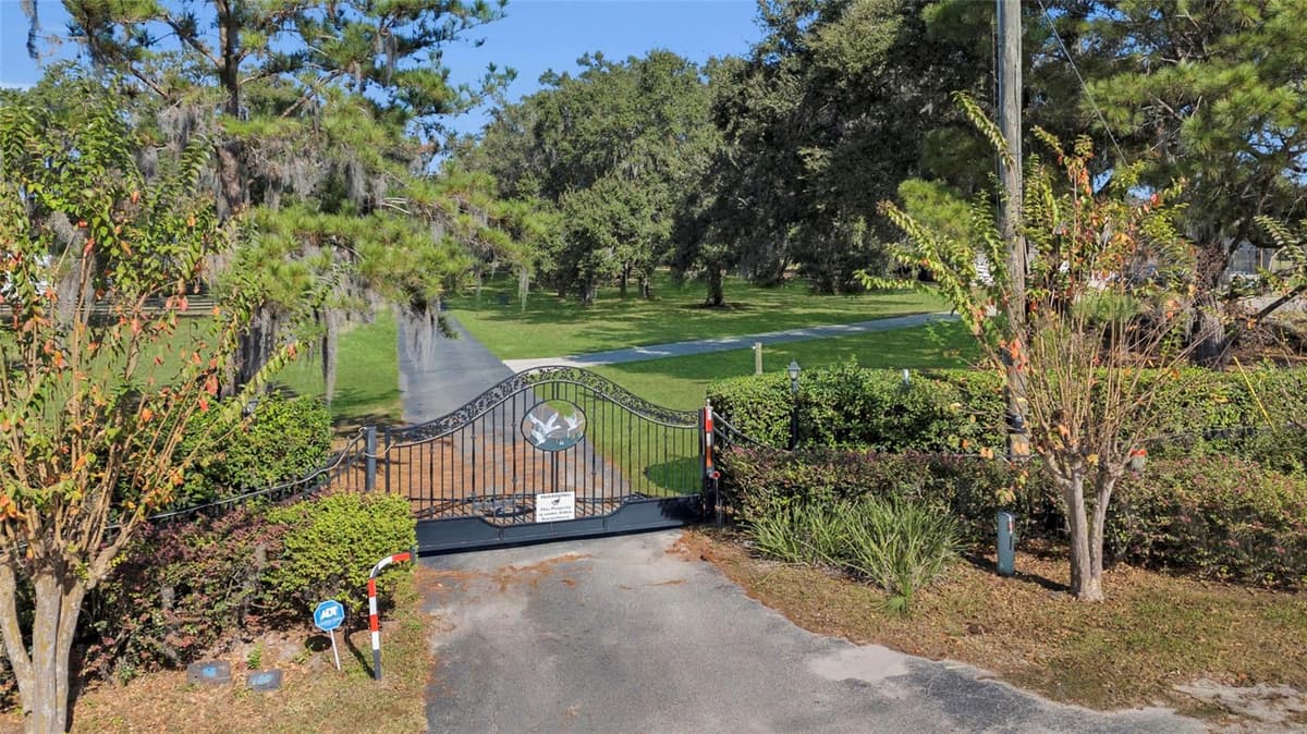 400 CARMAN DRIVE — photo 4 of 43