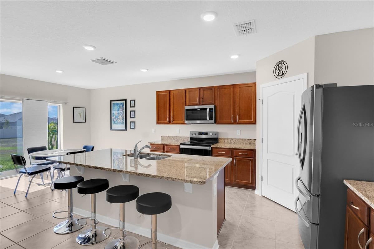 204 INMAN BOULEVARD — photo 7 of 32