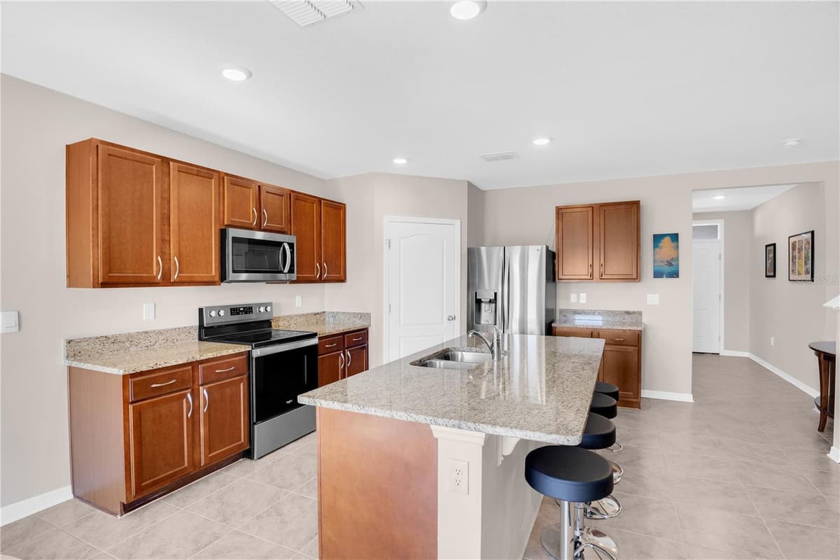 204 INMAN BOULEVARD — photo 8 of 32