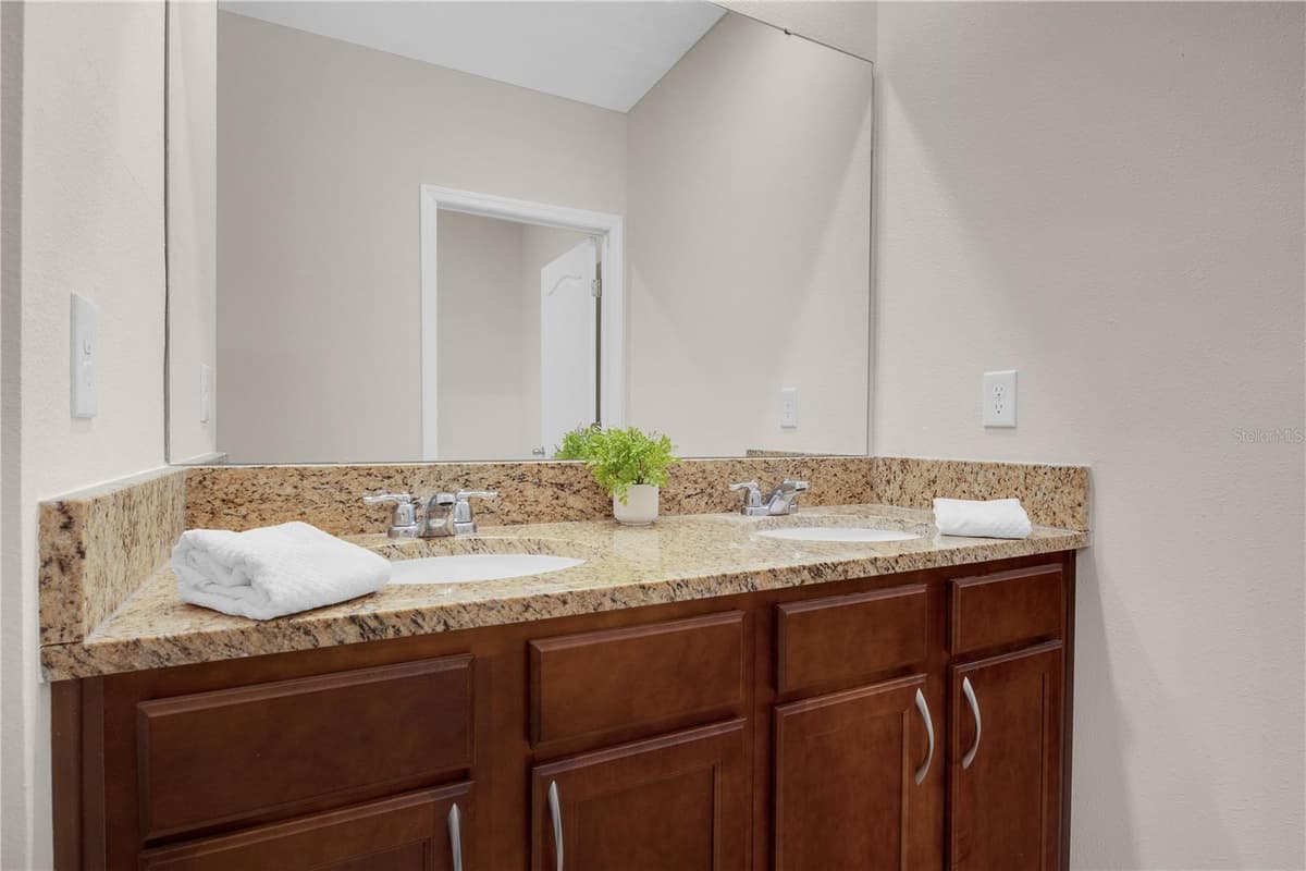 204 INMAN BOULEVARD — photo 16 of 32