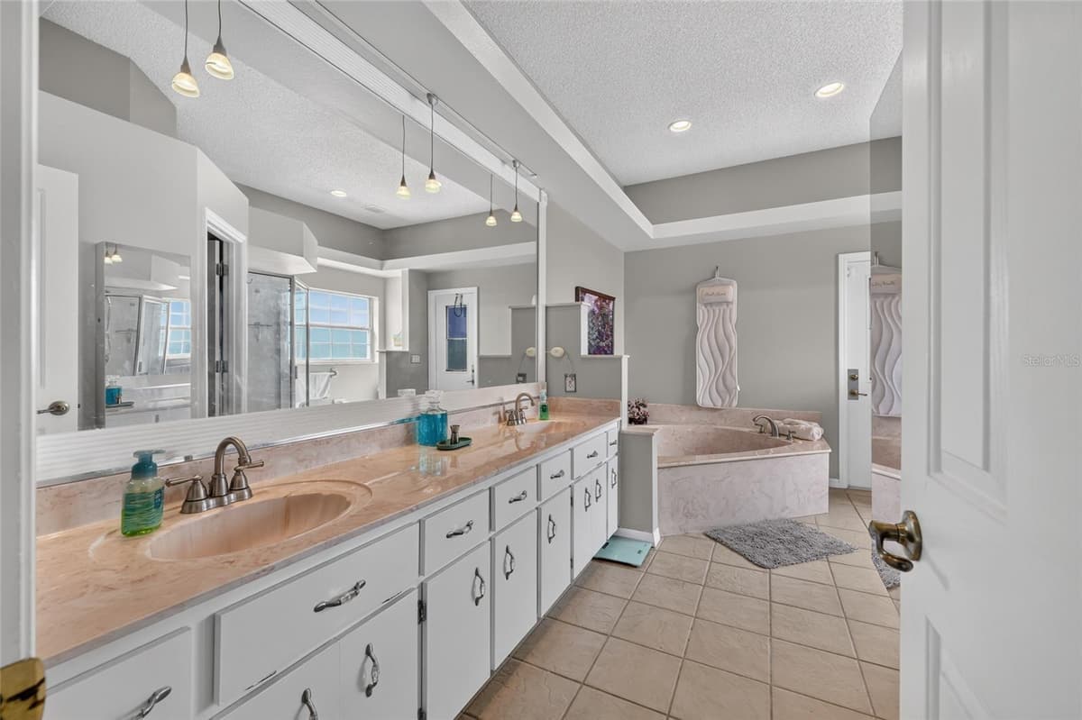54 HICKORY LOOP — photo 15 of 73