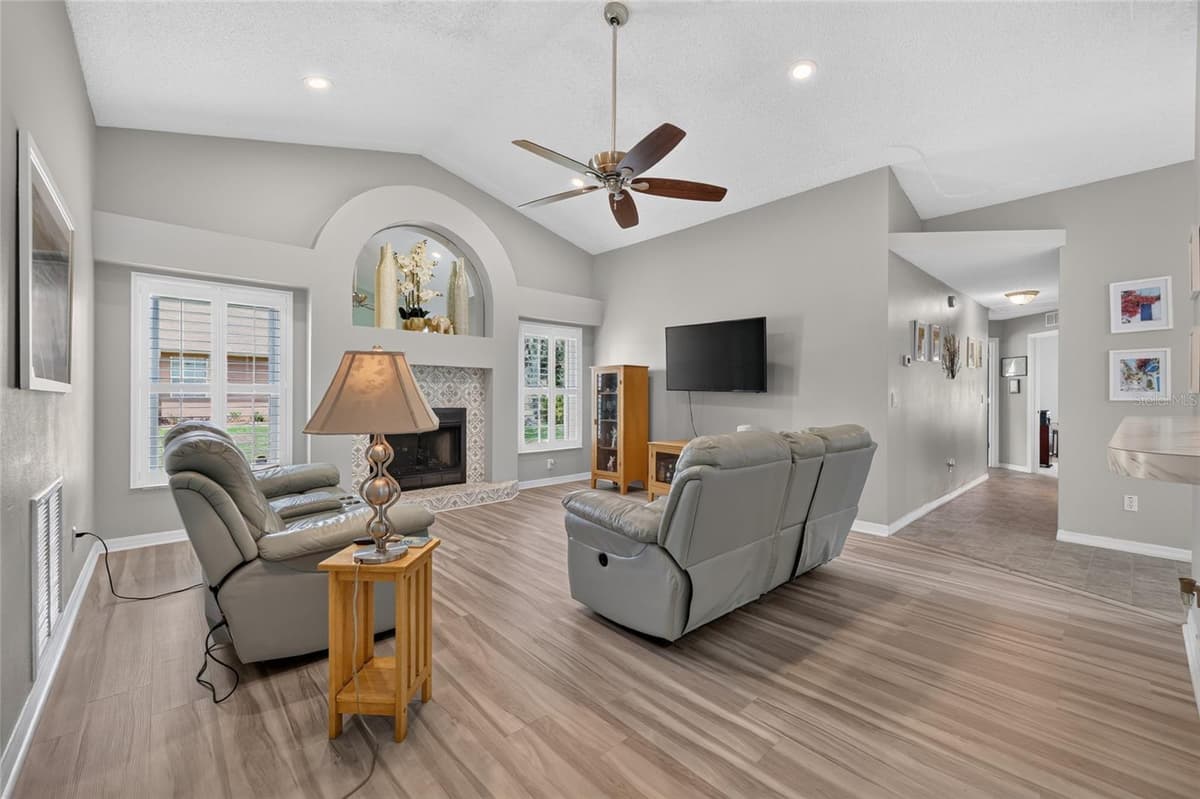 54 HICKORY LOOP — photo 31 of 73