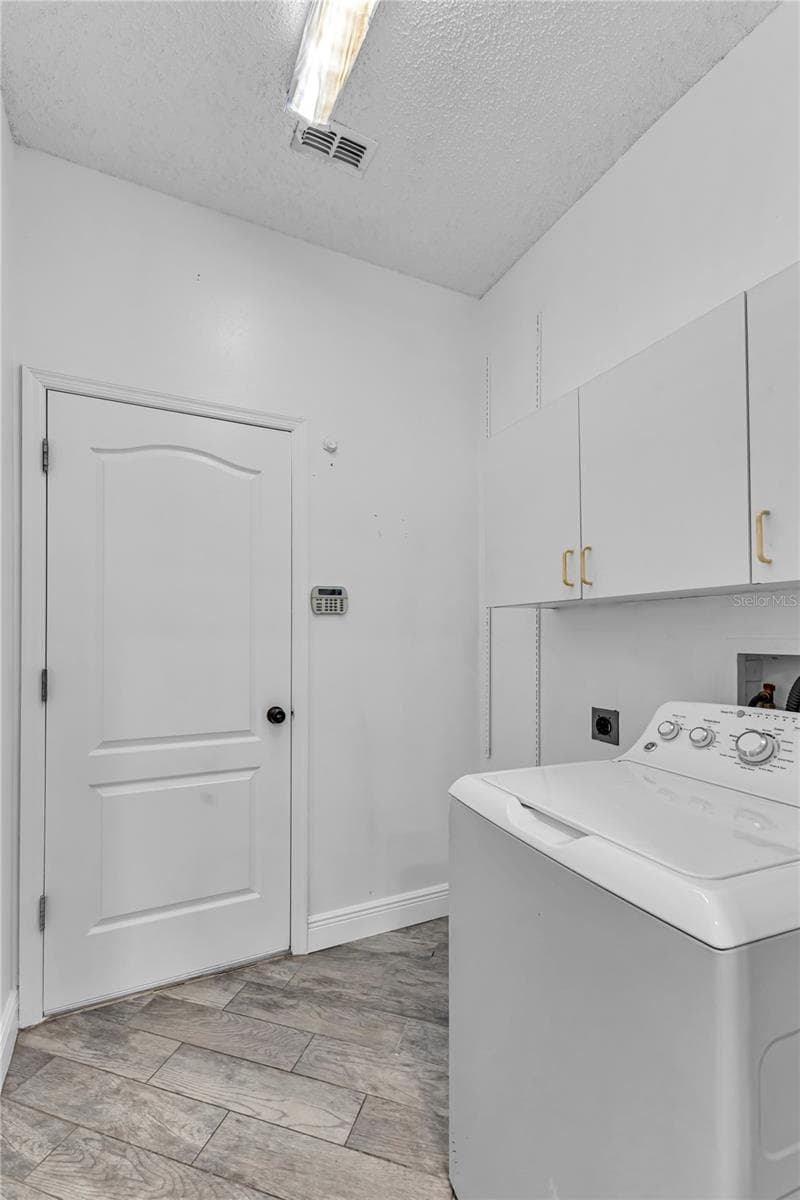 2031 WINTERMERE POINTE DRIVE — photo 9 of 29