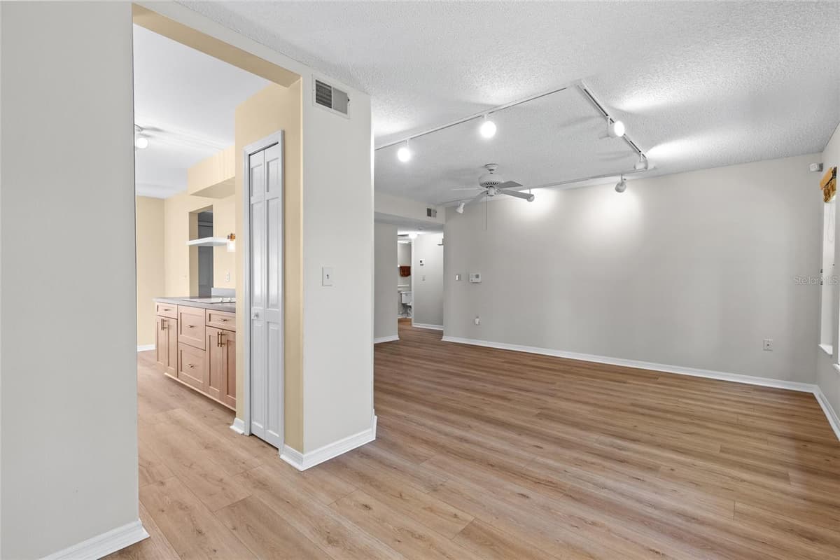 2367 COACH HOUSE BOULEVARD — photo 7 of 31