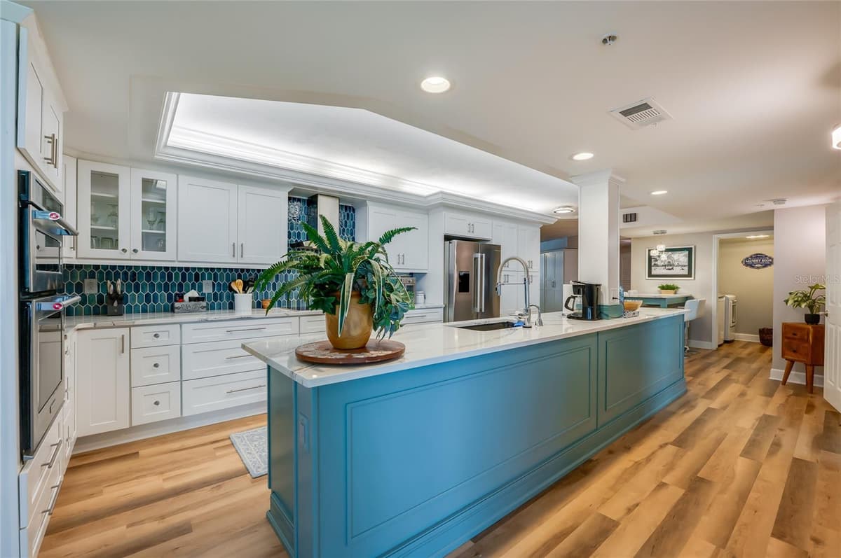 4565 ATLANTIC AVENUE — photo 10 of 35
