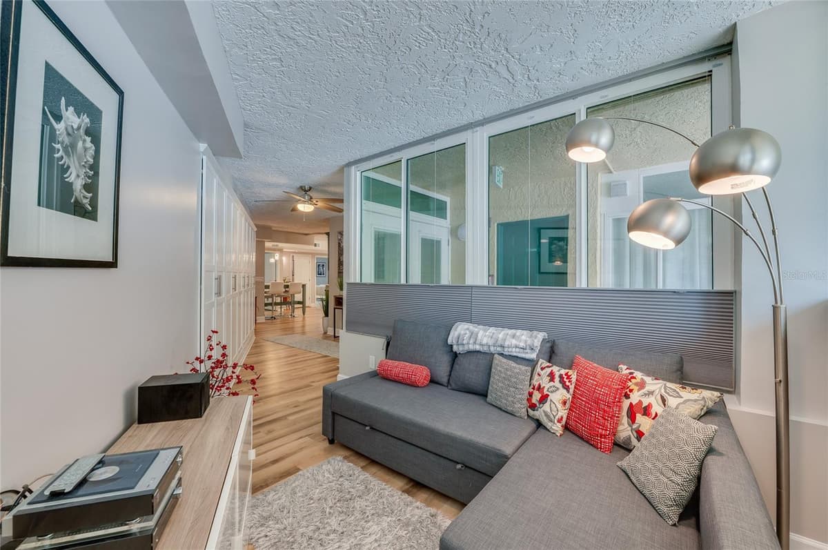 4565 ATLANTIC AVENUE — photo 4 of 35