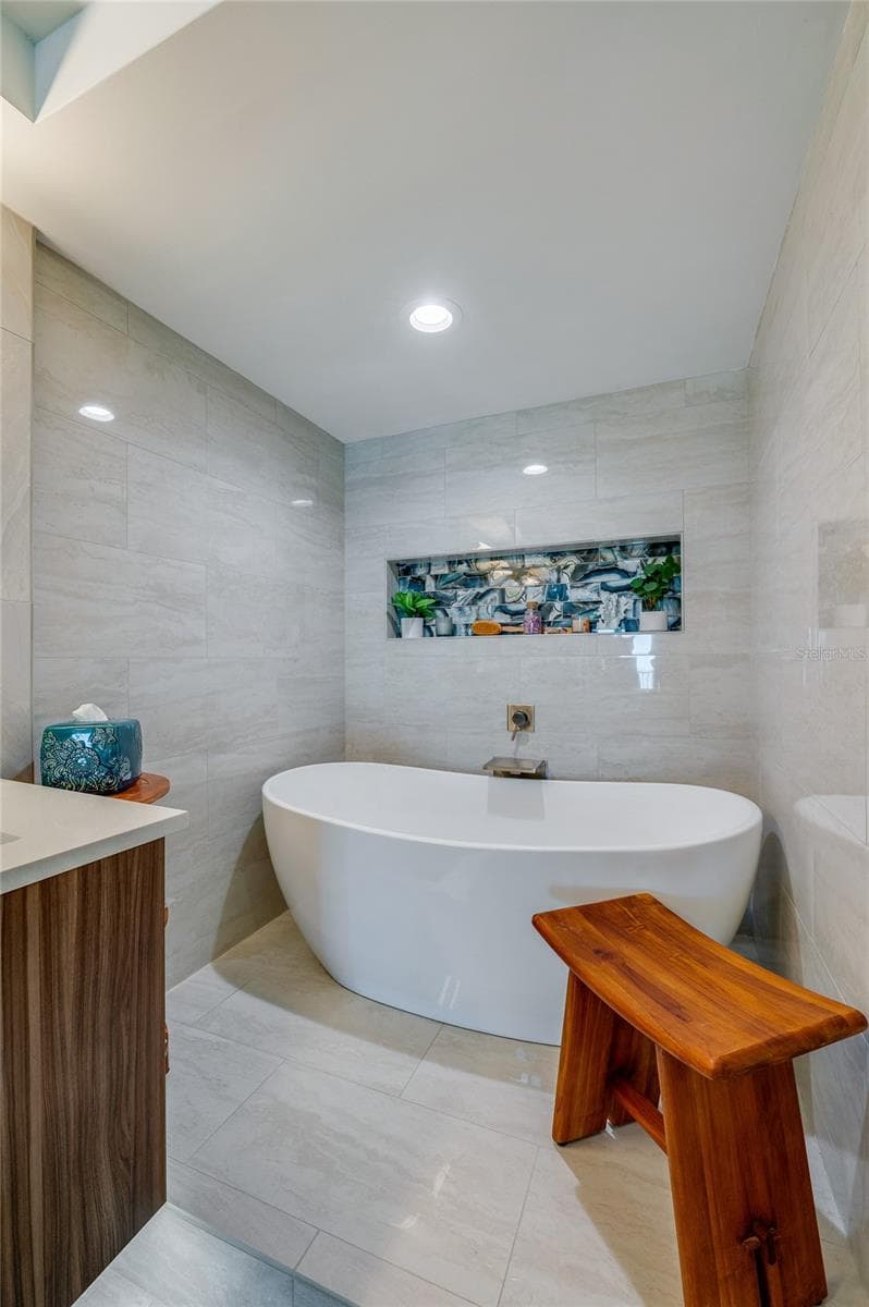 4565 ATLANTIC AVENUE — photo 21 of 35