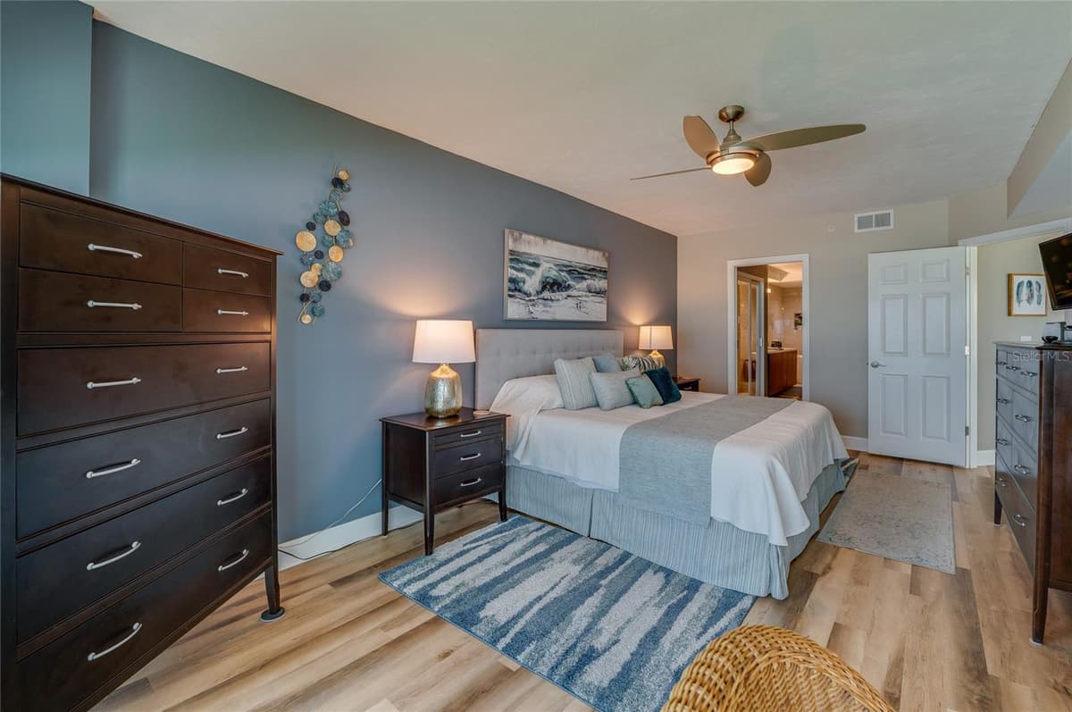 4565 ATLANTIC AVENUE — photo 19 of 35