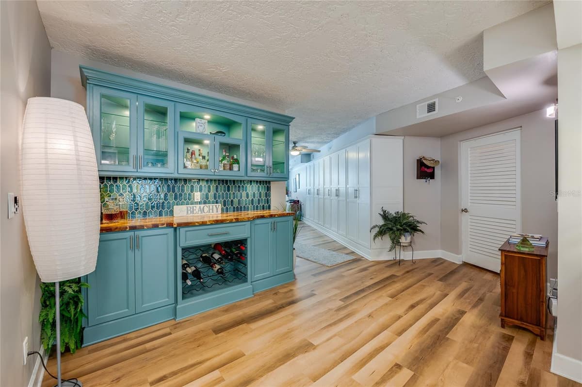 4565 ATLANTIC AVENUE — photo 6 of 35