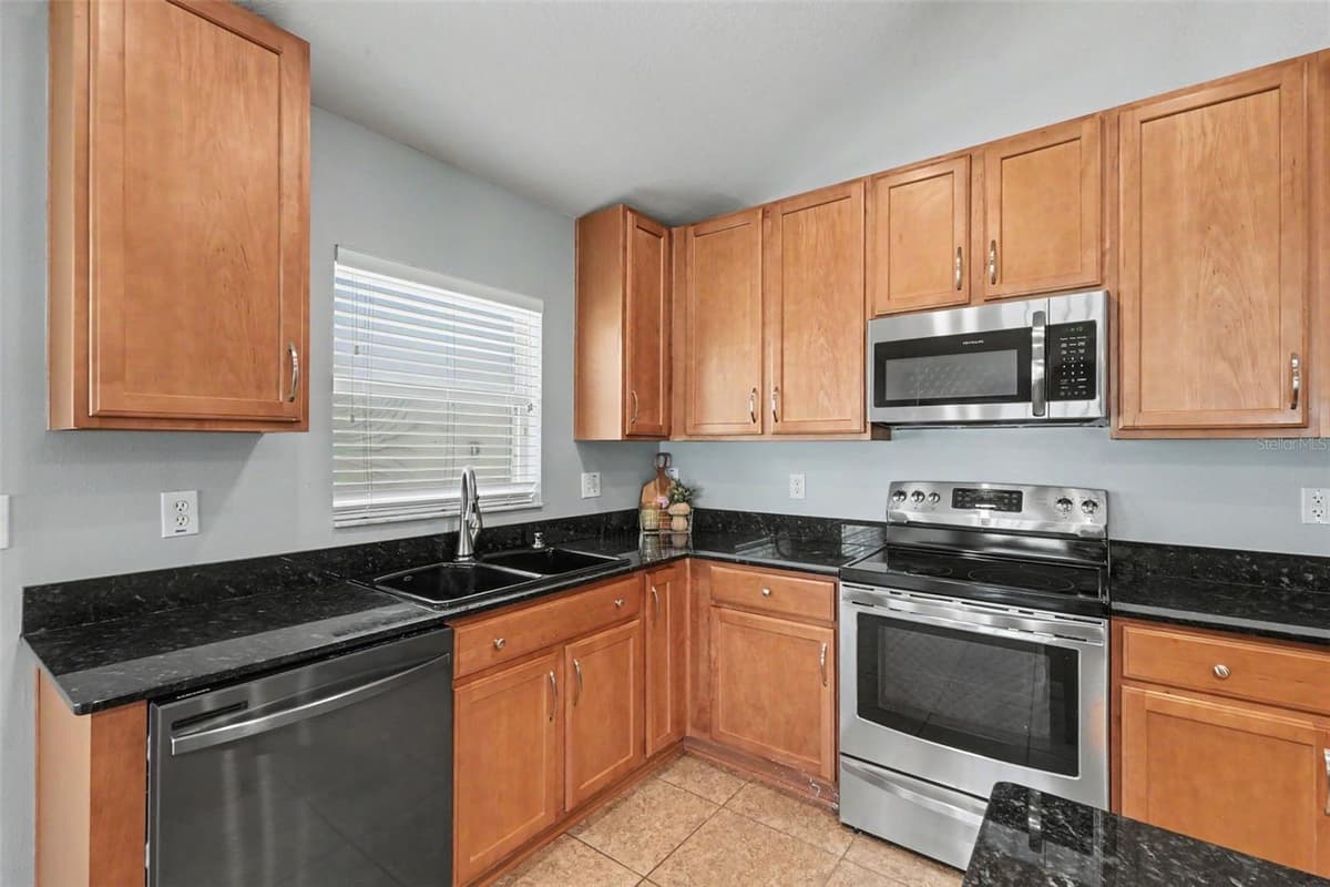 3247 DUNSTABLE DRIVE — photo 10 of 48