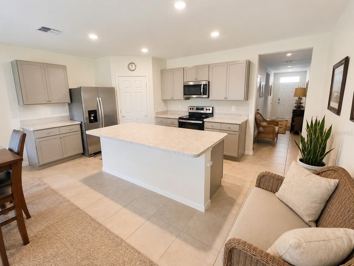2711 NEVERLAND DRIVE — photo 2 of 18