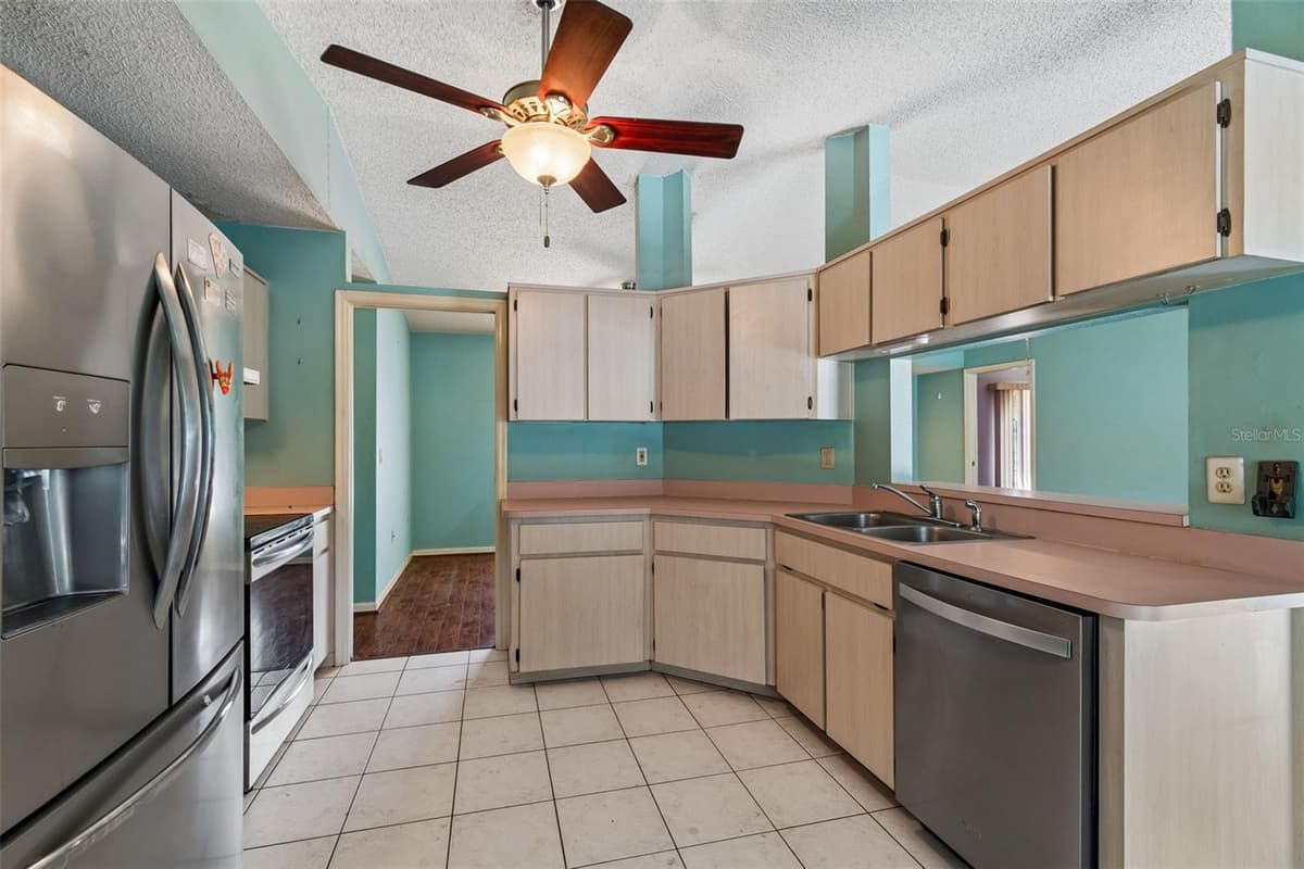 4235 CASTLE AVENUE — photo 23 of 98