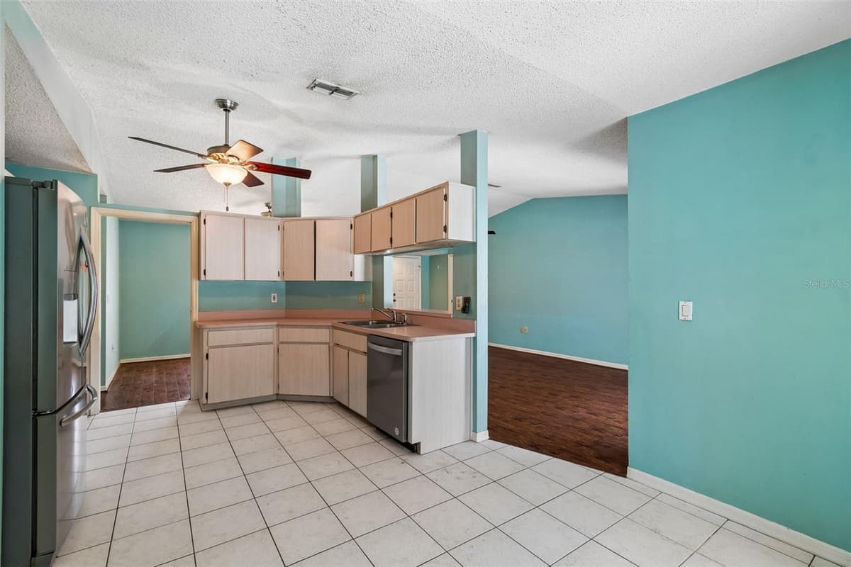 4235 CASTLE AVENUE — photo 30 of 98