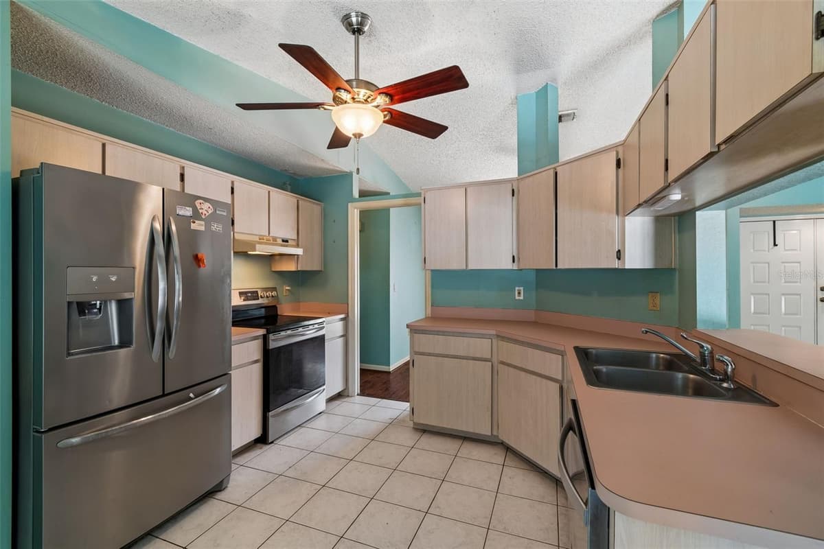 4235 CASTLE AVENUE — photo 25 of 98