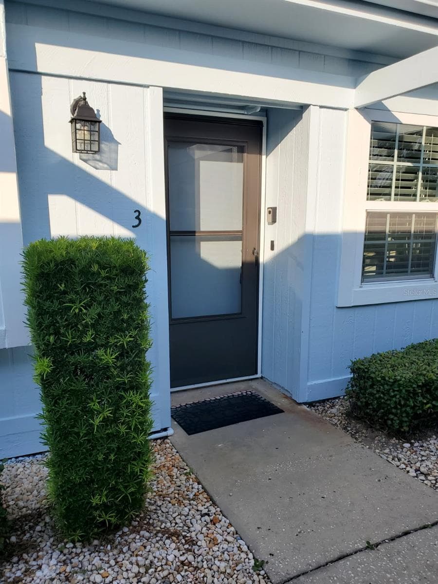11135 CARRIAGE HILL DRIVE — photo 1 of 28
