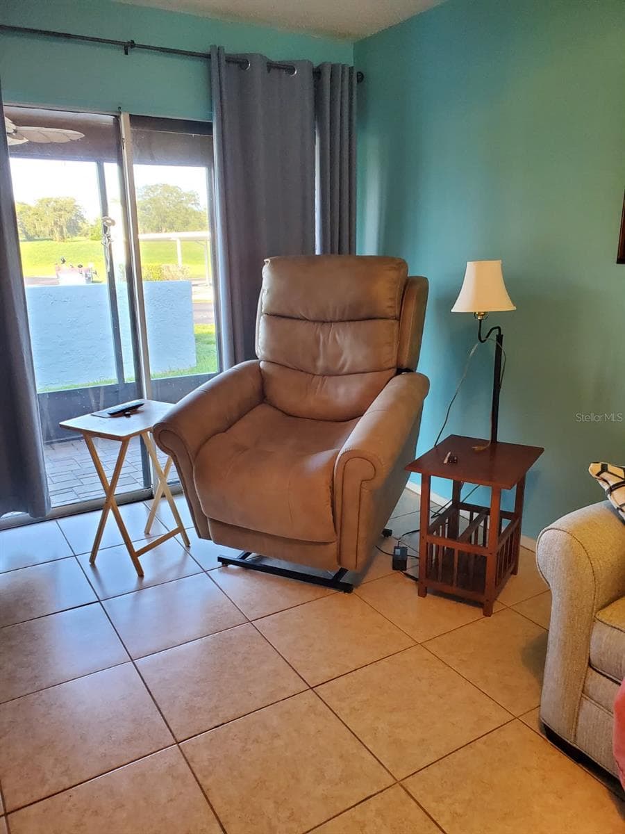 11135 CARRIAGE HILL DRIVE — photo 5 of 28